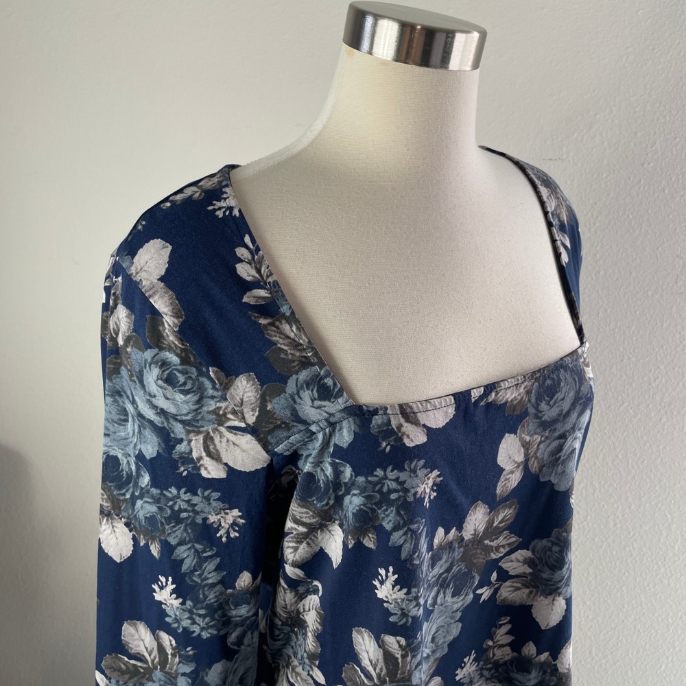 NEW Torrid Plus 2X Smoothing Long Sleeve Square Neck Top Mountain Roses Floral - Picture 2 of 8